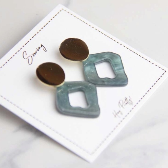 Geometric Metal Stud Earrings - Picture 4 of 4